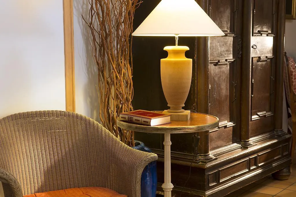 **  Hotel Du Cygne Parigi Francia
